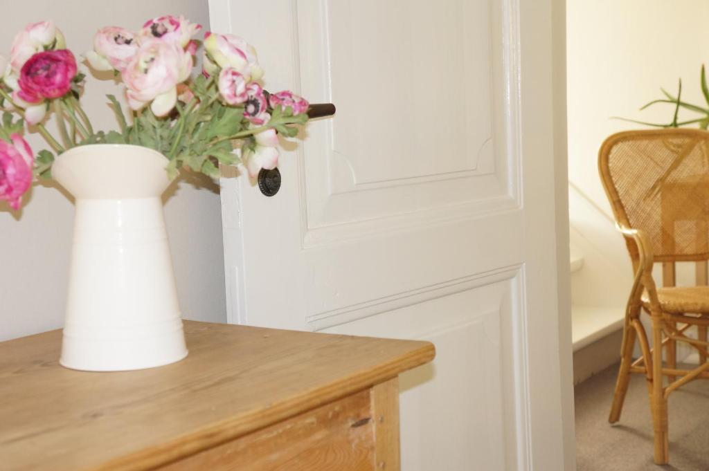 Shared lounge/TV area