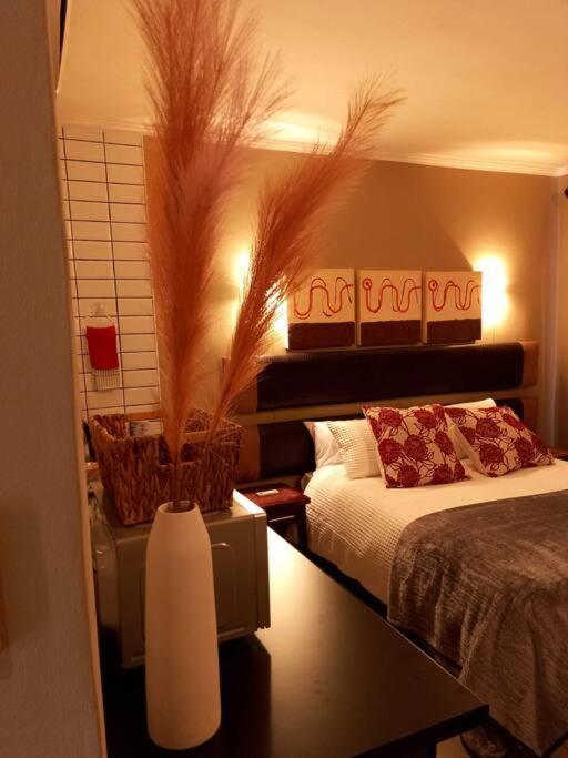 Best overnight with free WiFi. Modern & private, Bloemfontein