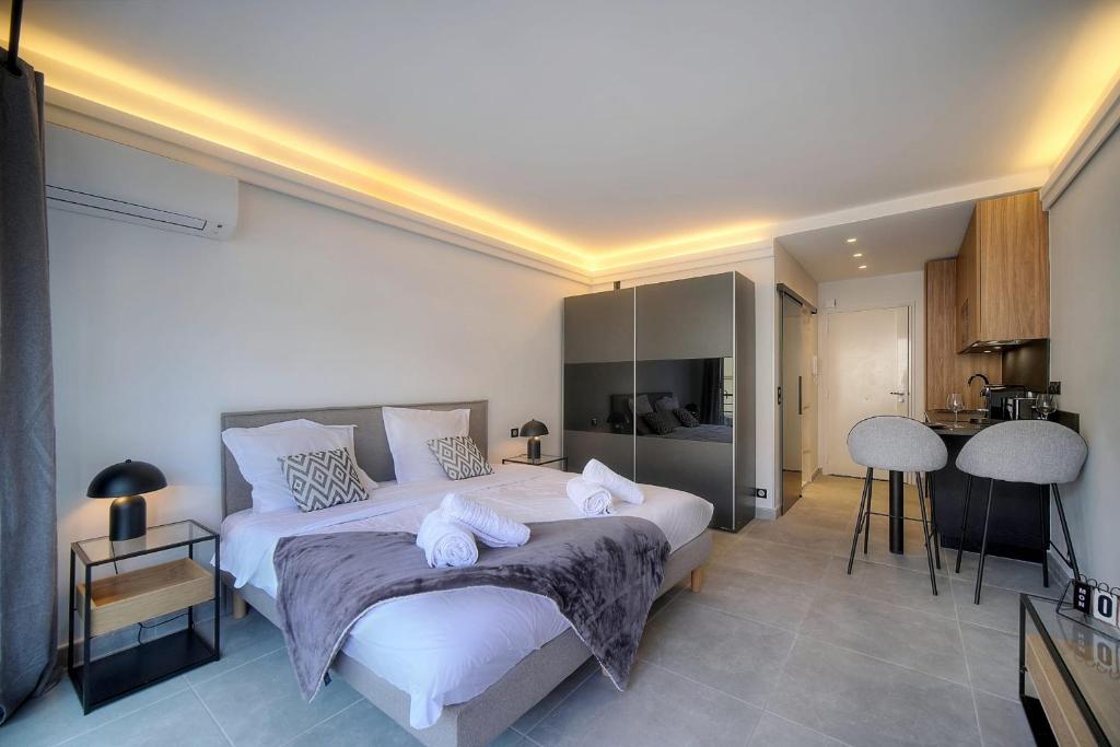 Cannes Luxury Rental - Stunning apartment with terrace to rent Grand Hotel - 4