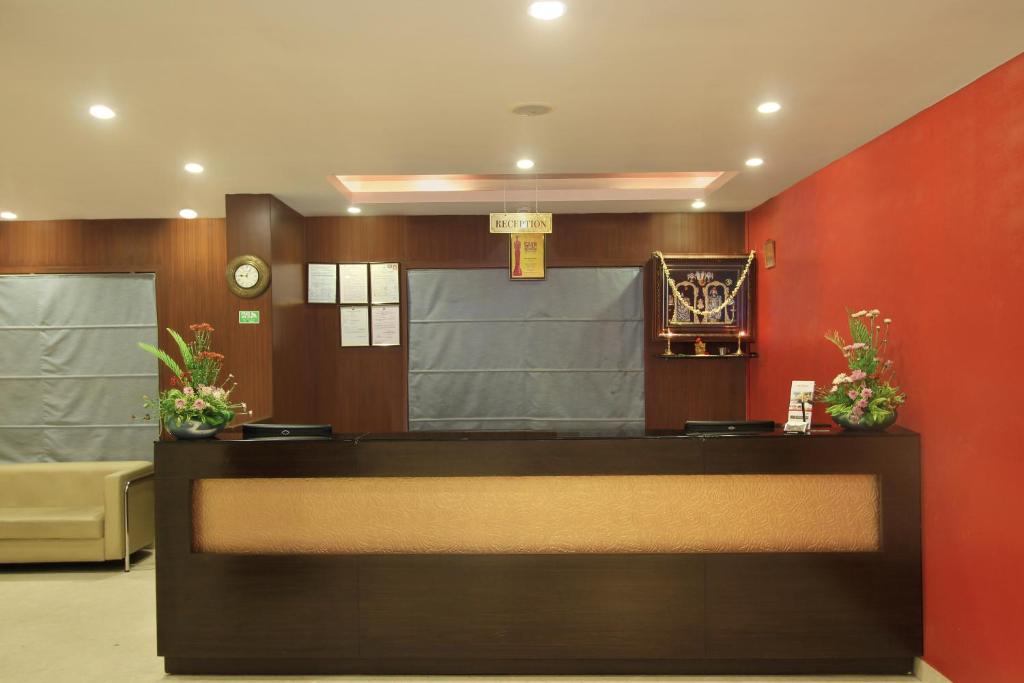 Front desk [24-hour]