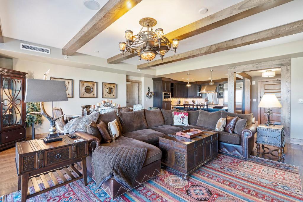 Edgemont 2305 - Luxury Ski-in Ski-out Condo, Steamboat Springs