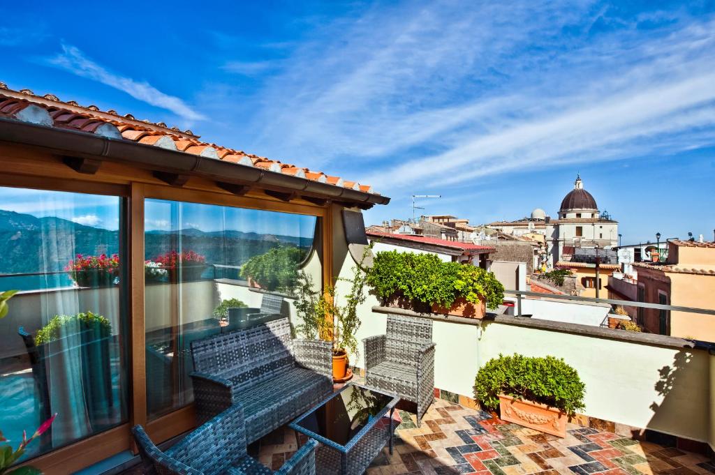 Atlantis Inn Castelgandolfo photo