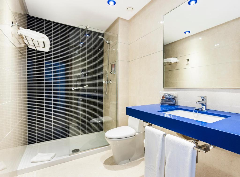 Globales Playa Estepona — Hotel rooms in Estepona, Andalusia