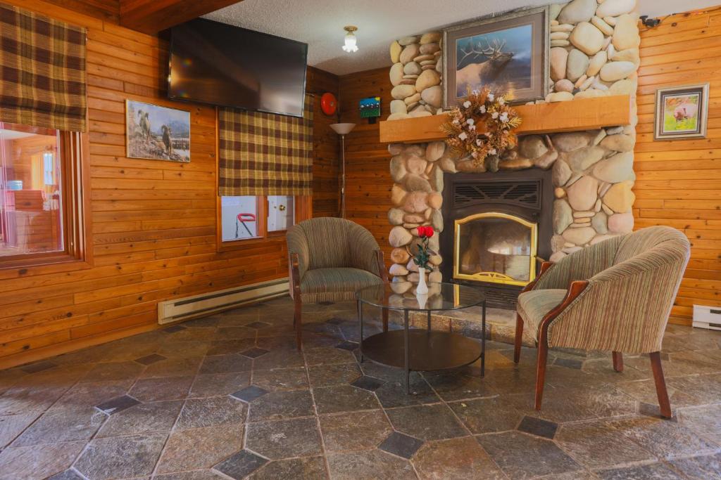 Radium Chalet photo