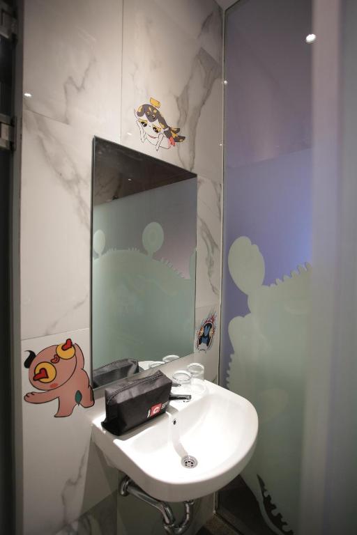 Creative Restart Hotel - CARTEL Bandung photo