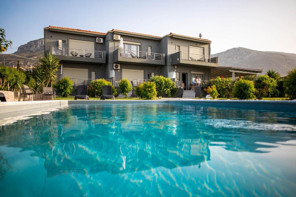 Isola Apartments — Hotel in Xylokastron