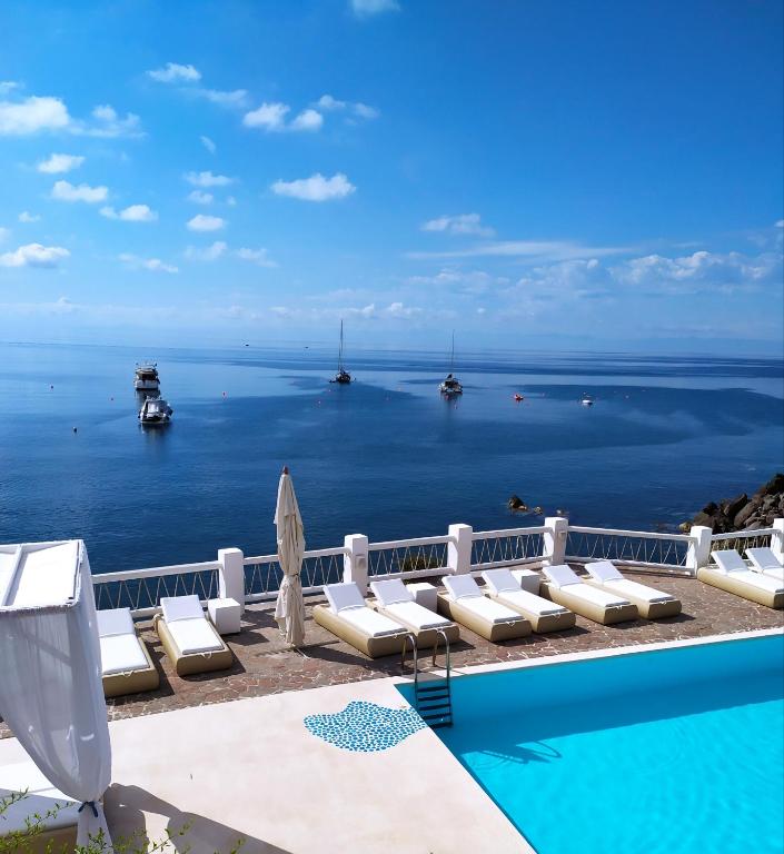 La Piazza Luxury Hotel &amp; Spa — Hotel in Panarea