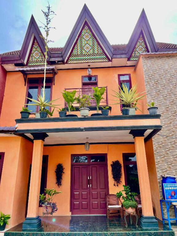 Exterior view, Sapo Karo Rest House in Berastagi