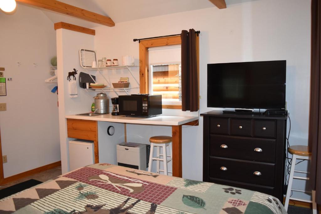 Backwoods Lodge photo