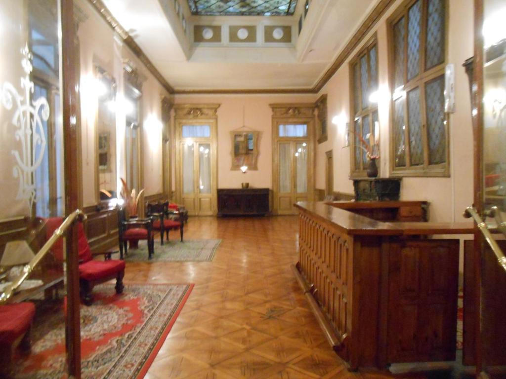 Hotel Reina photo