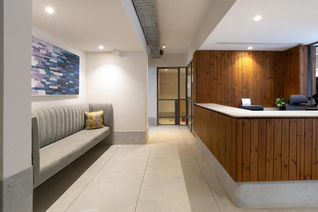 フロント・ロビー