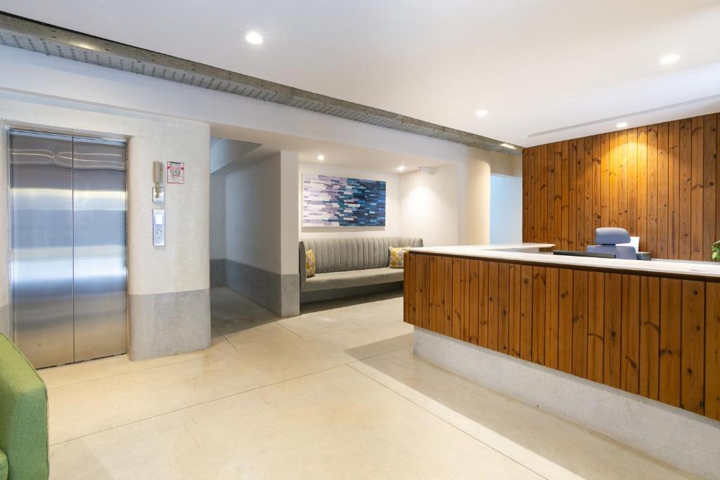 フロント・ロビー