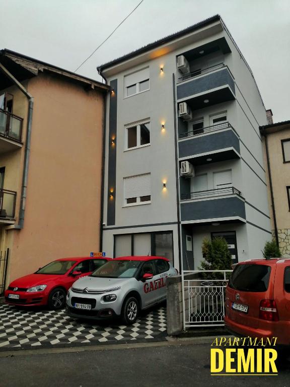 Demir Apartmani, Novi Pazar