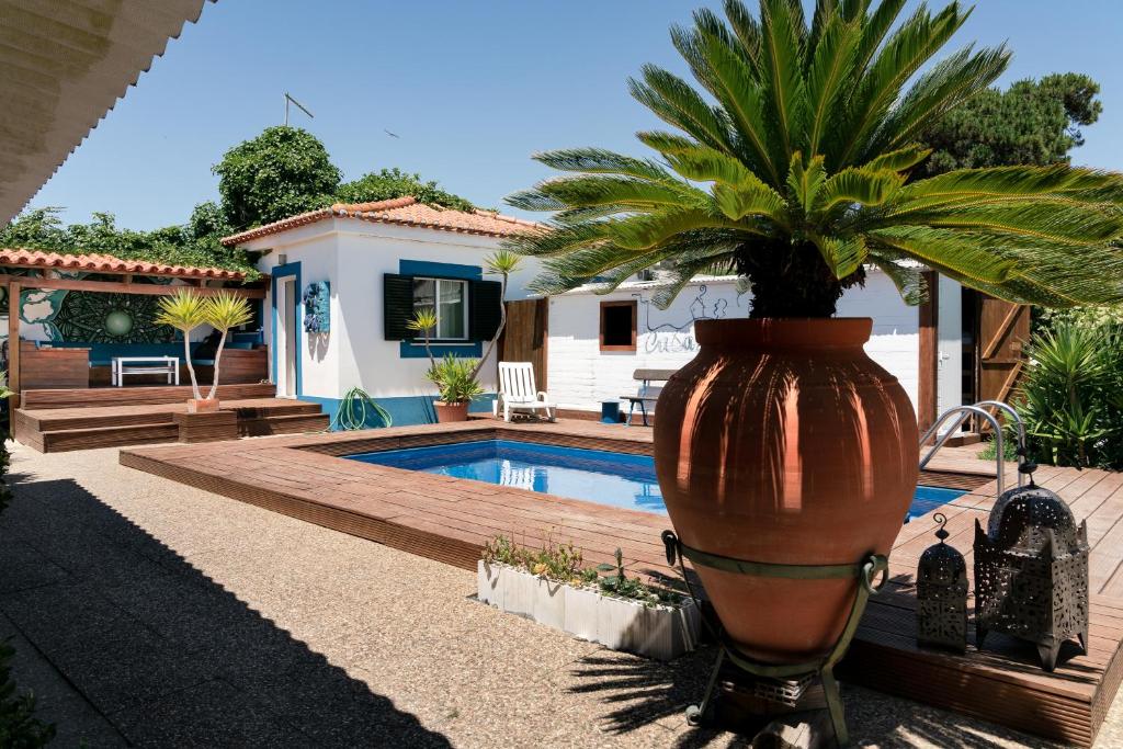 Casa da Mata SurfHouse — Hotel in Sintra