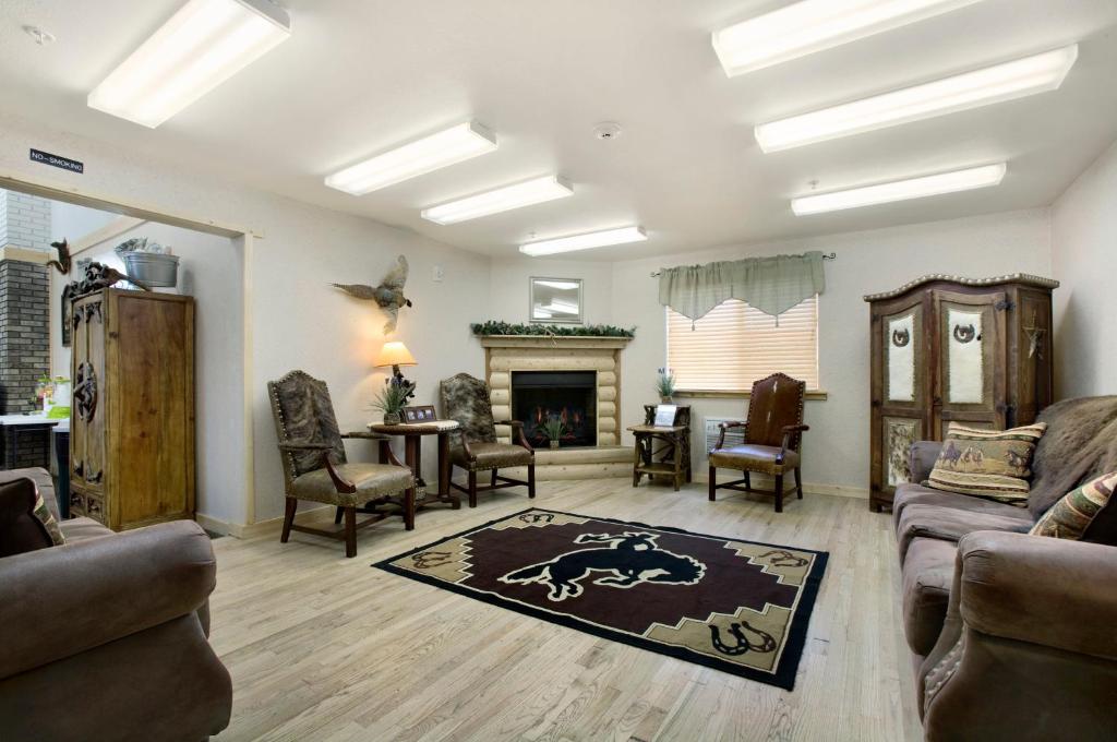 Super 8 By Wyndham Powell photo