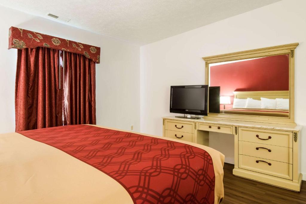 Econo Lodge Inn & Suites Near Split Rock And Harmony Lake Photo 34