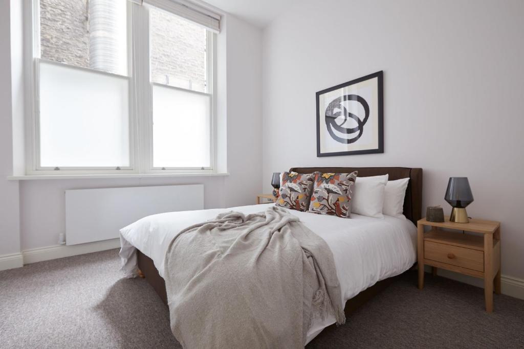 1VH Virginia House, 31 Bloomsbury Way by City Living London, Londyn