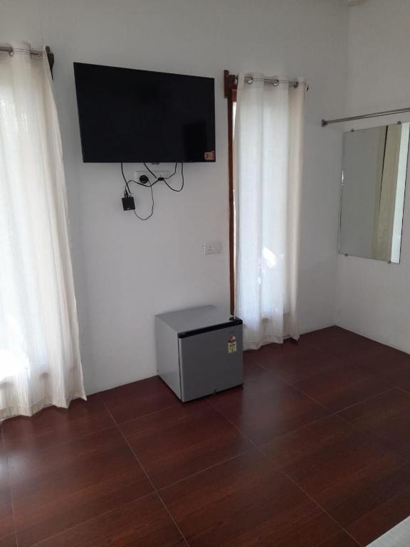 Crossbill Beach Resort photo
