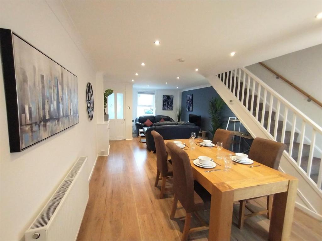 ChiPad Duo - Comfy House with Garden and Parking, Chichester