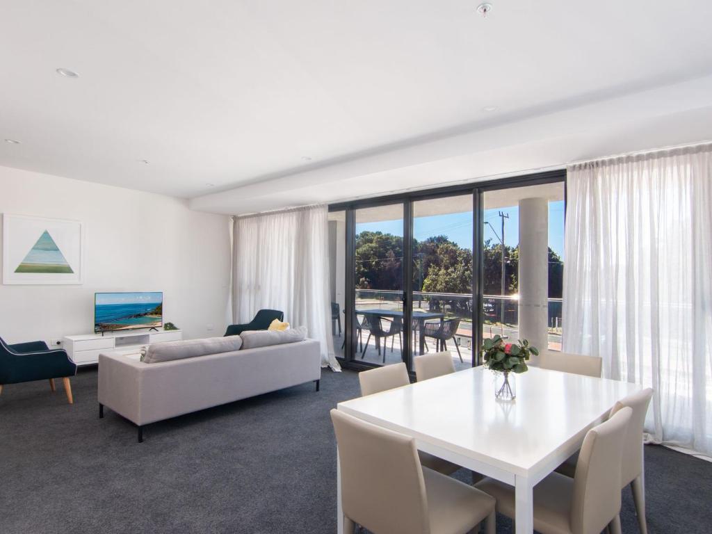 The Cove 101, Forster