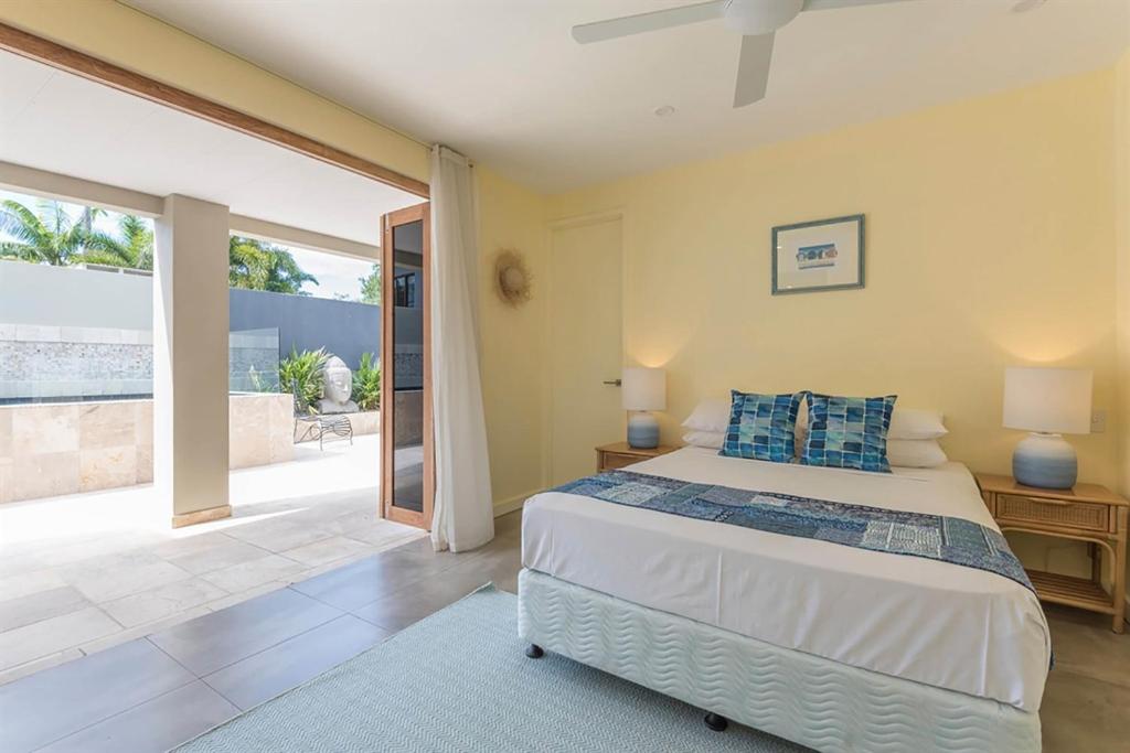 Beachside Villa with Private lap pool 전경