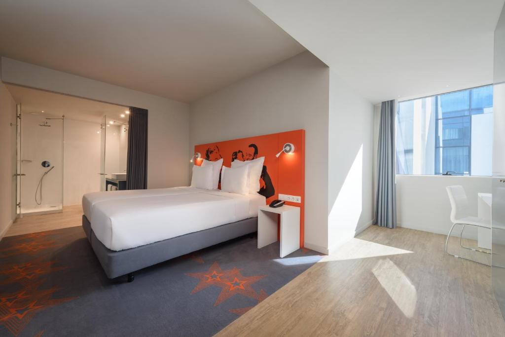 Hotel Room 5