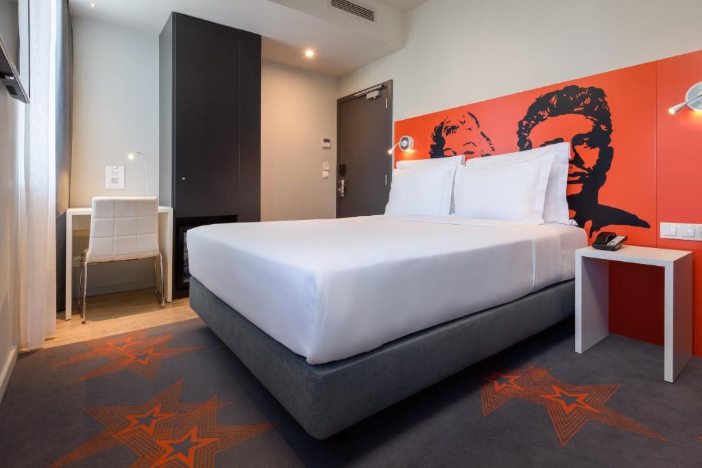 Hotel Room 4