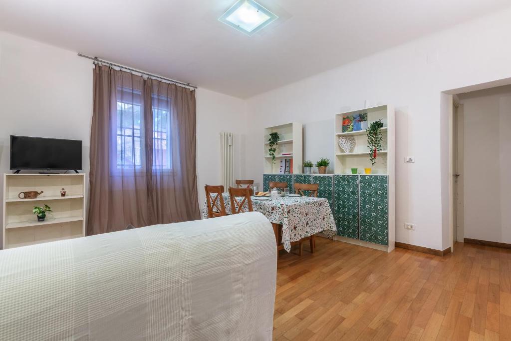 GuestHost - Cozy Apartment near Margherita Gardens! - 5