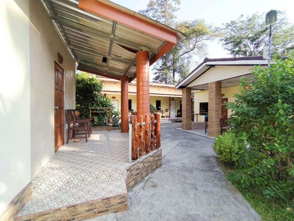 Samet Bellhouse, Ko Samed