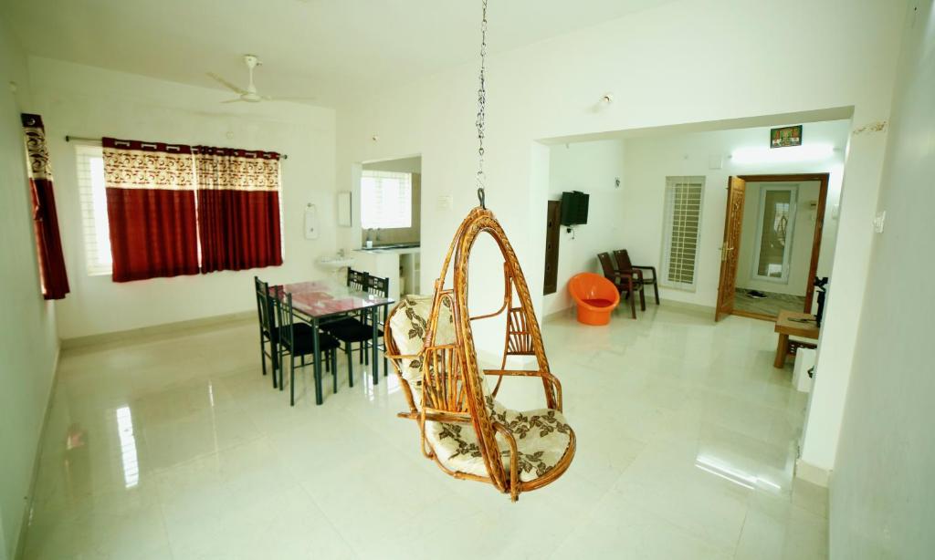 TrueLife Homestays - Comfort - Location - Service - Fast WiFi - Kitchen - Fully Furnished AC 2BHK Ap — Hotel in Tirupati