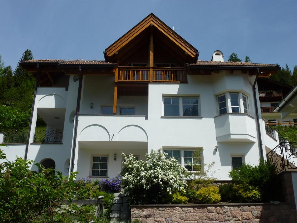 Appartamenti Valpinoi — Hotel in Selva di Val Gardena