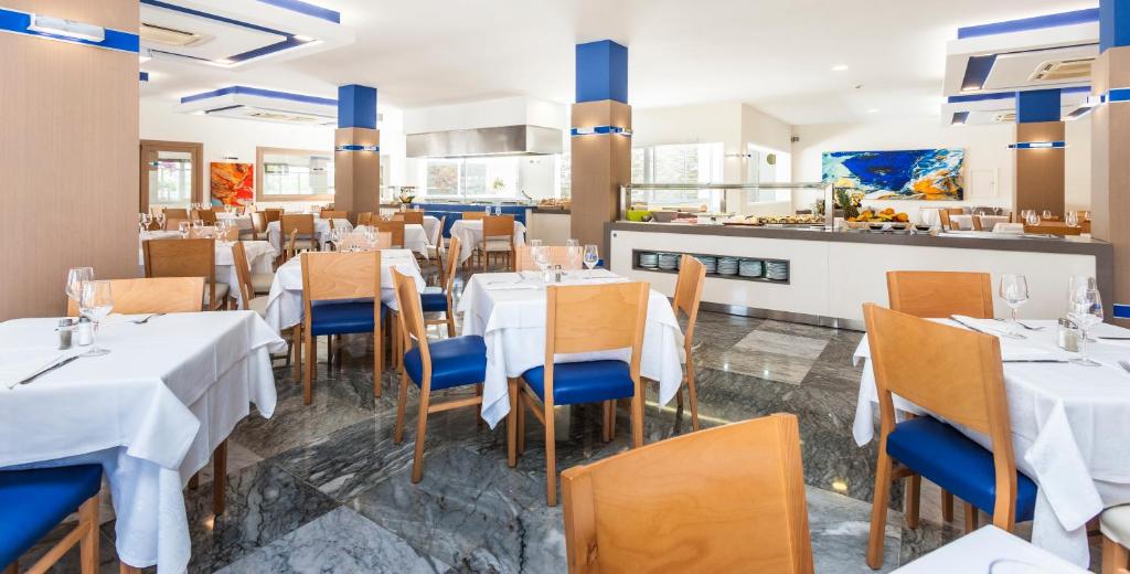 Globales Playa Estepona — Restaurant & bars in Estepona, Andalusia