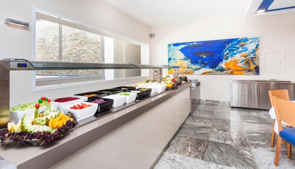 Globales Playa Estepona — Restaurant & bars in Estepona, Andalusia