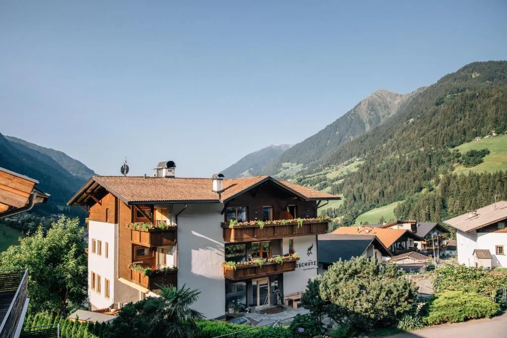 Hotel Wildschütz, hotel in San Leonardo in Passiria