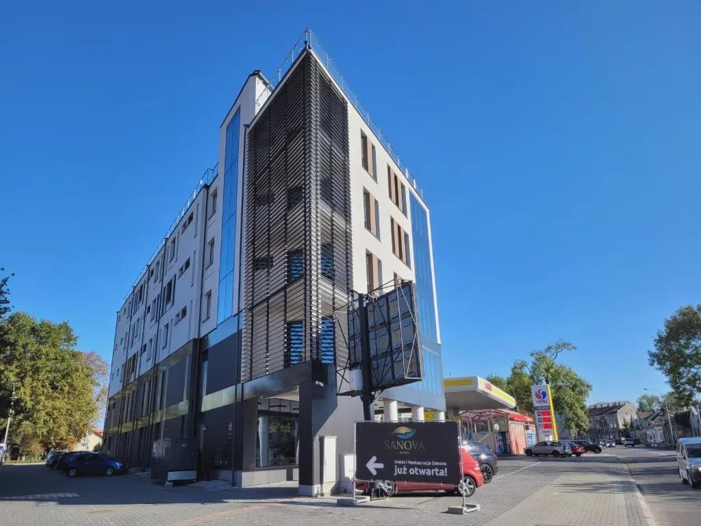 Hotel Sanova，位于雅罗斯瓦夫的酒店