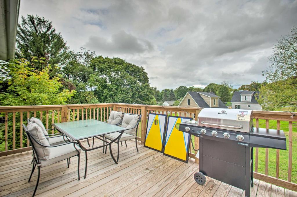 Charming Cottage Less Than 1 Mi to Shenandoah River!