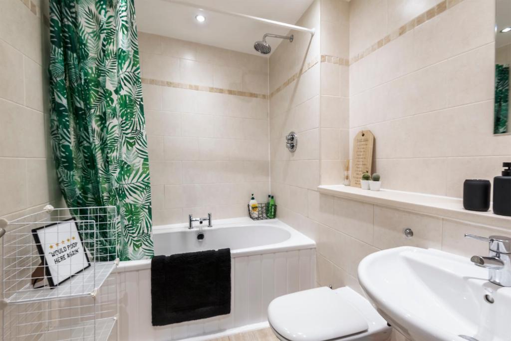 Air Host and Stay - Argyle Apartment sleeps 4 City Centre photo