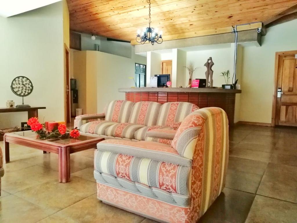 Lobby, Apartotel Don Francisco in San Jose