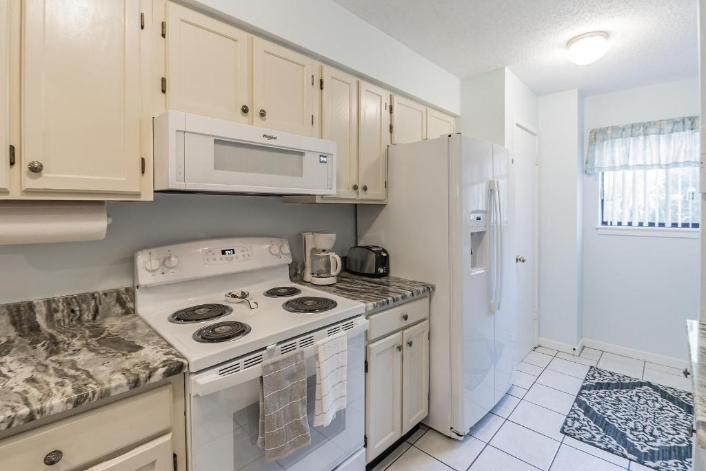 Escape to Hilton Head! Two Bedroom Villa Just A Short Walk To Beach! villa photo