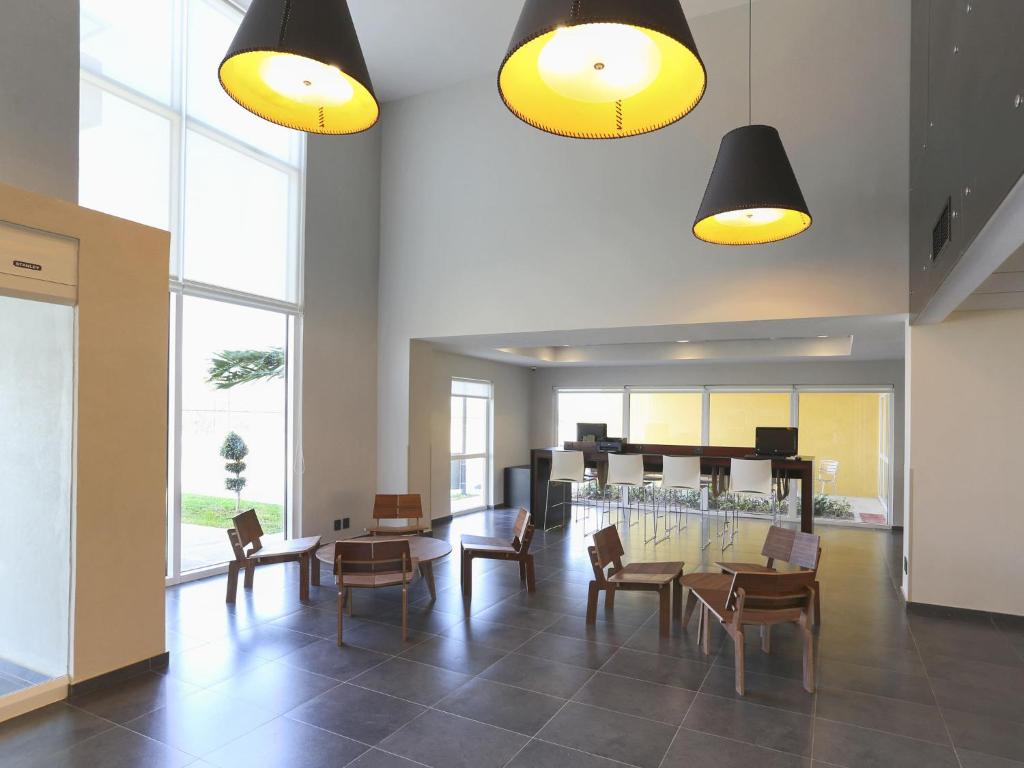 フロント・ロビー