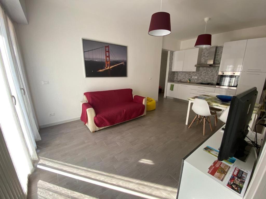 Gianluca Apartments 7A — Hotel in Finale Ligure
