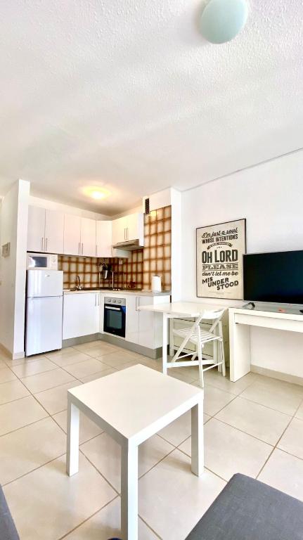 Lovely Studio Los Cristianos WIFI, Cable TV, Pool - 5