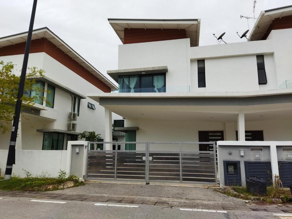 TIARA BAY HOMESTAY, MARINA ISLAND, LUMUT, SITIAWAN, MANJUNG — Hotel in Lumut