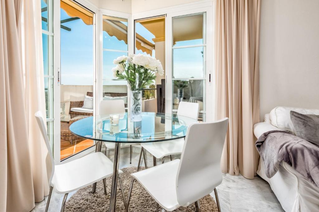 Holiday Apartment in Senorio de Aloha with Sea views - 4