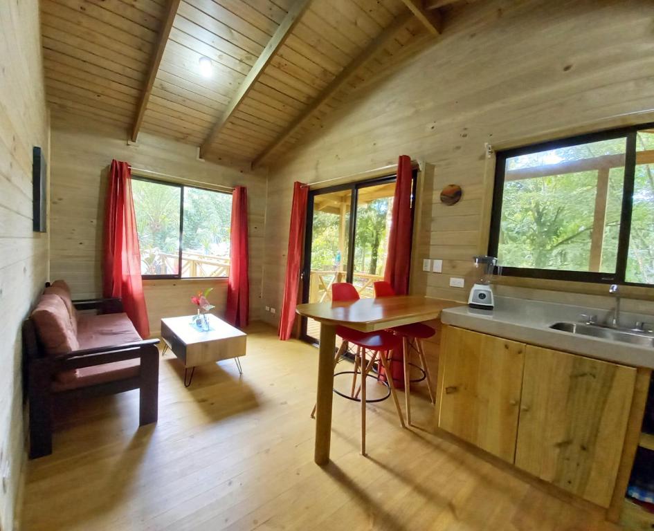 Cabinas Costa Tropicana photo