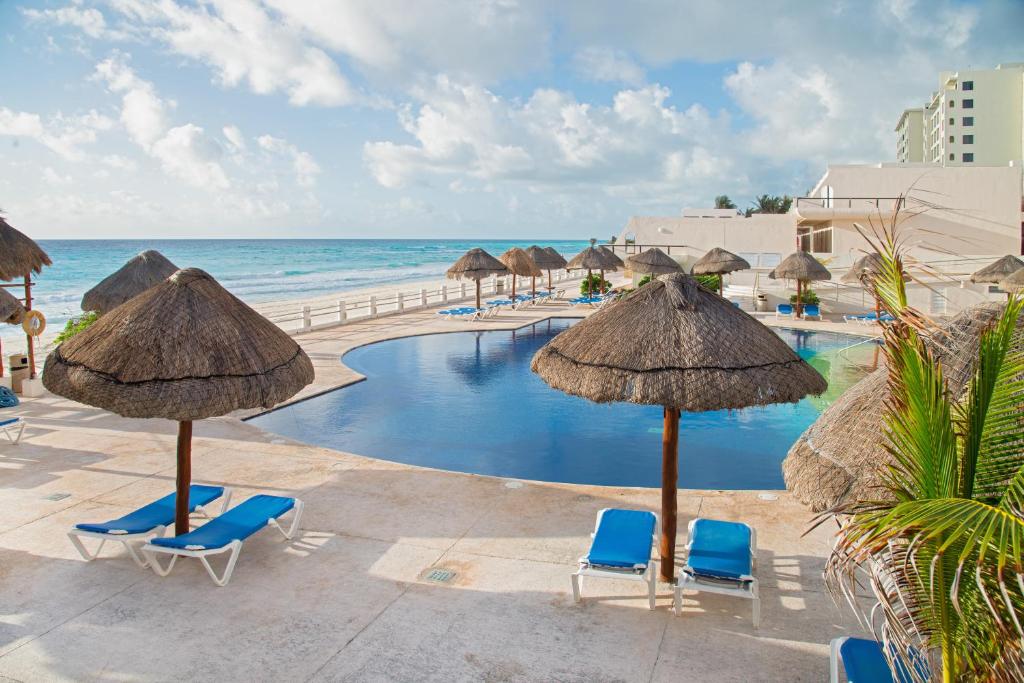 Oceanfront white sand beach condo for families - 4