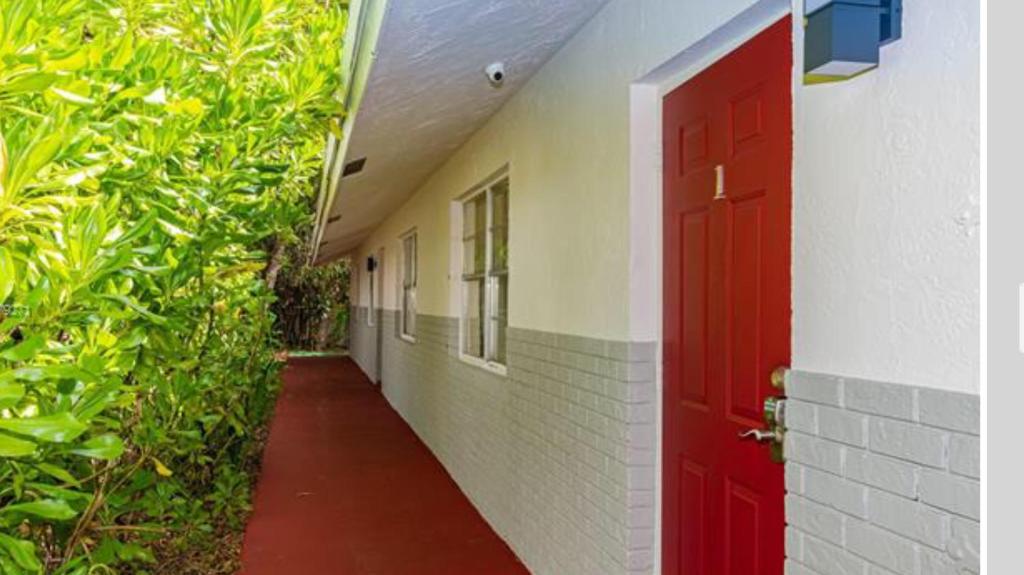 Crocodhouse early check in free parking 7 years hosting in Fort Laud photo