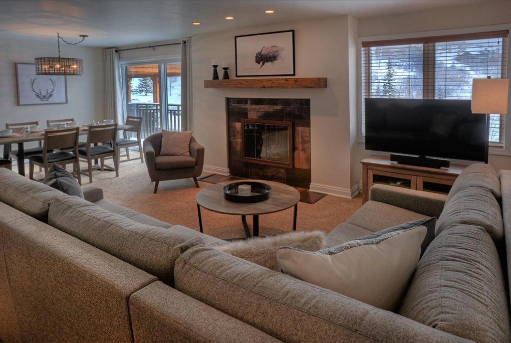 Bear Claw 207 - Ski-in Ski-out Condo!, Steamboat Springs