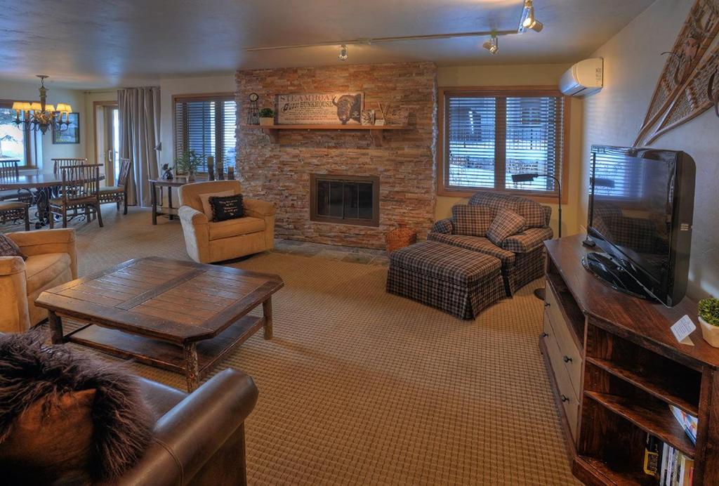 Bear Claw 315 - Ski-in Ski-out Condo!, Steamboat Springs