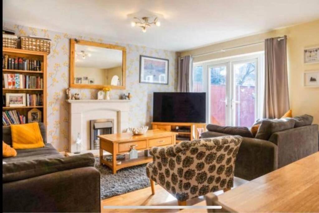Stunning Large 4 Bedroom - Coventry